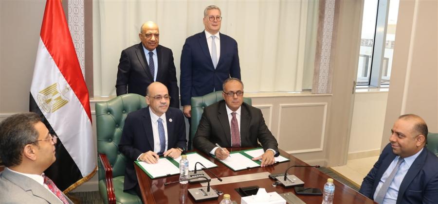 Egypt inks protocol to treat petroleum waste, increase returns from natural resources